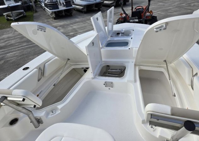 New 2024 Robalo 246 Cayman for sale